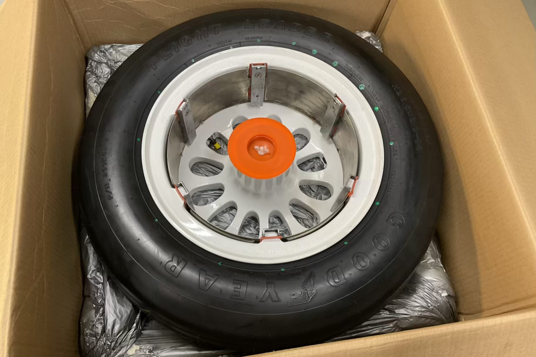 Challenger 300 Main Wheel Assembly3-1609-1